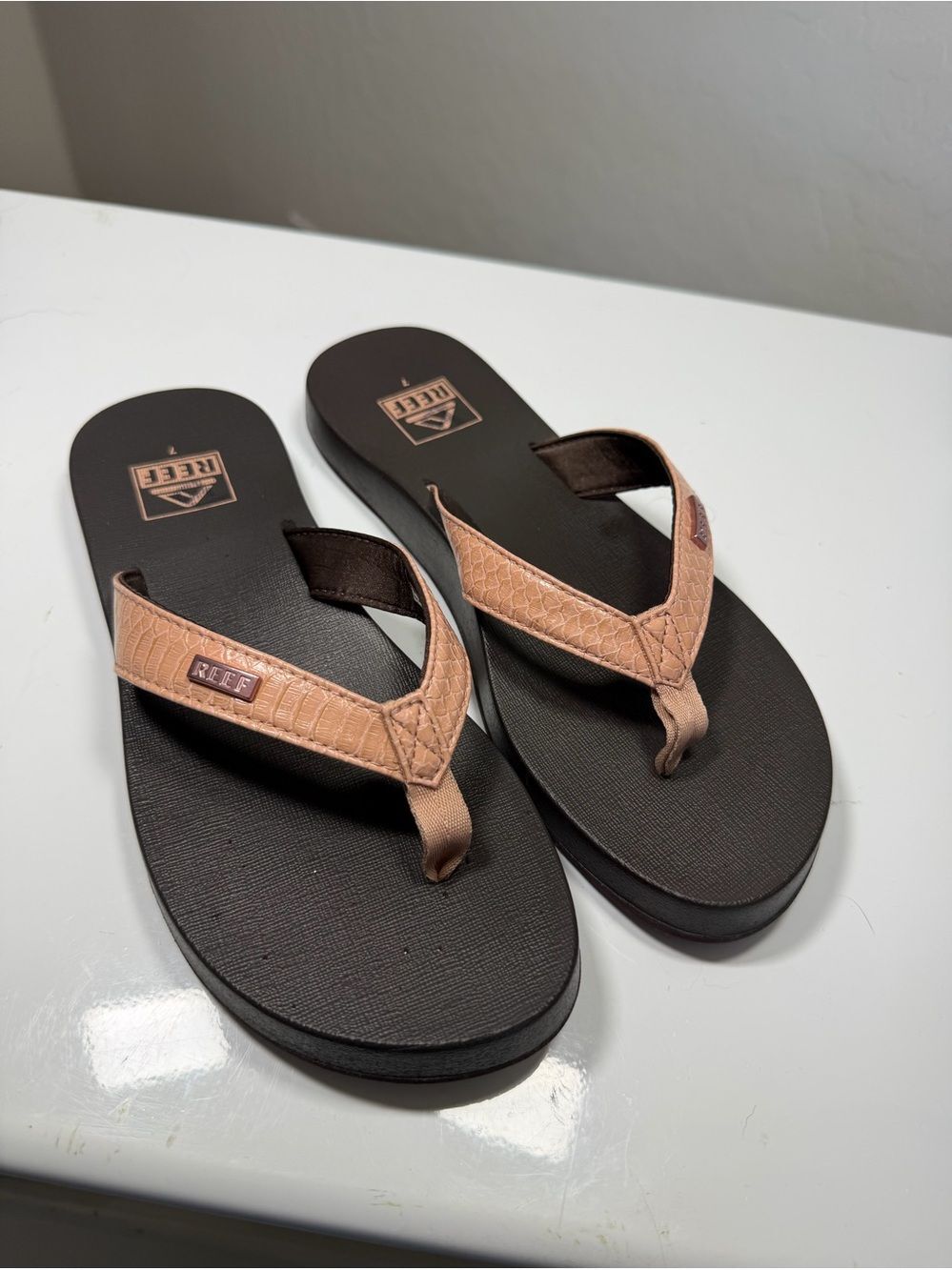 REEF Nude Snakeskin Dark Brown Cushion Flip Flop Sandals Size 6